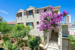 Apartments with a parking space Supetar, Brac - 5670